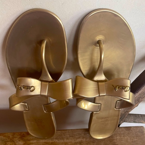 COACH Gold Jelly Flip Flops Bows & Logos Worn Once 10M Perfect for Pool & Beach - Picture 7 of 12